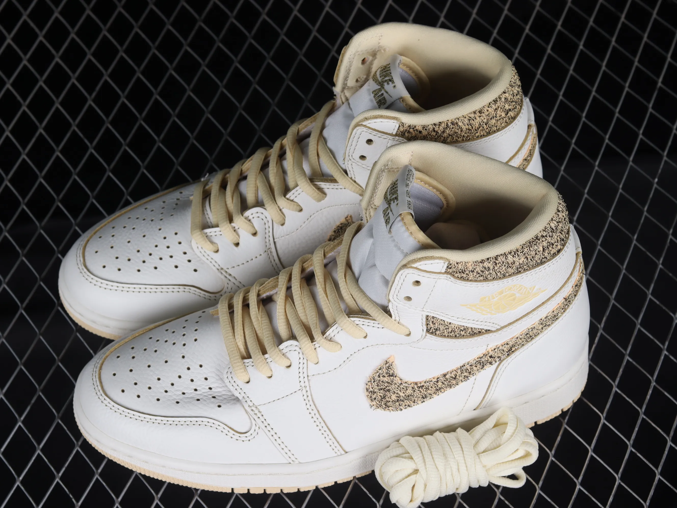 All categories Air Jordan Jordan series basketball shoes Air Jordan 11 P version Air Jordan 1 High OG "Vibrations of Naija" AJ1 Qiao 1 Xiaoxiangfeng high-top basketball shoes FD8631-100